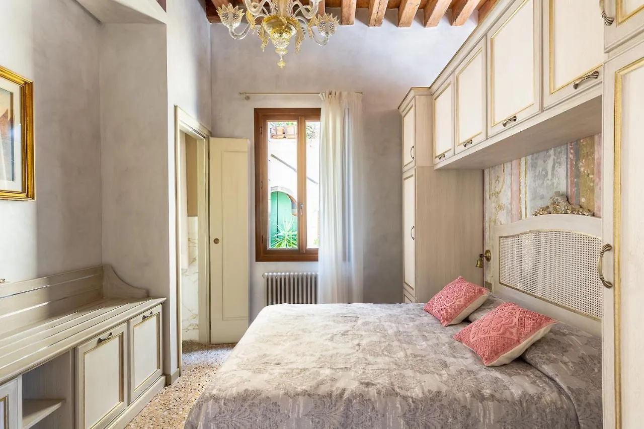 Ca' Cappello Venice Apartment 1 With Canal View Itálie