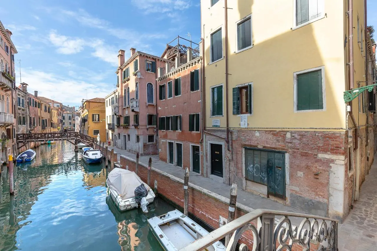 Ca' Cappello Venice Apartment 1 With Canal View Itálie